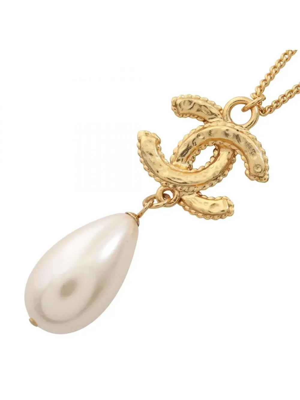 CHANEL elevate your